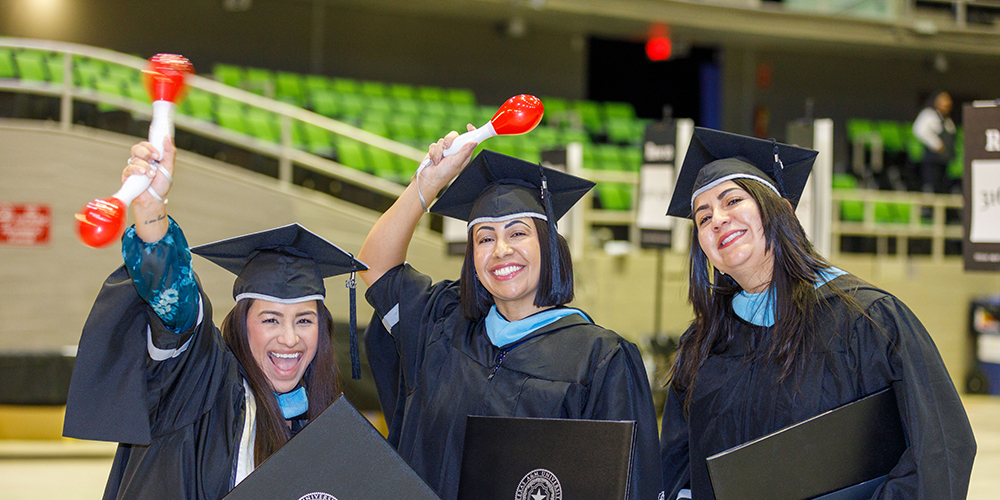 Graduates with Maracas