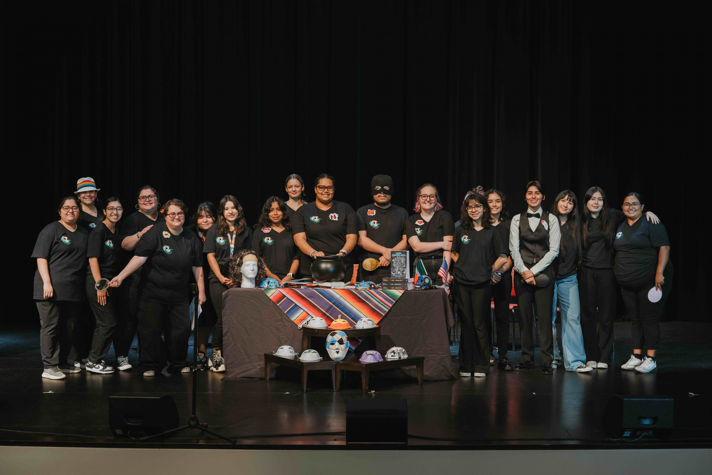 students-on-stage_spanish_program.jpg