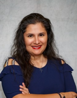 Dr. Berenice de la Cruz Headshot