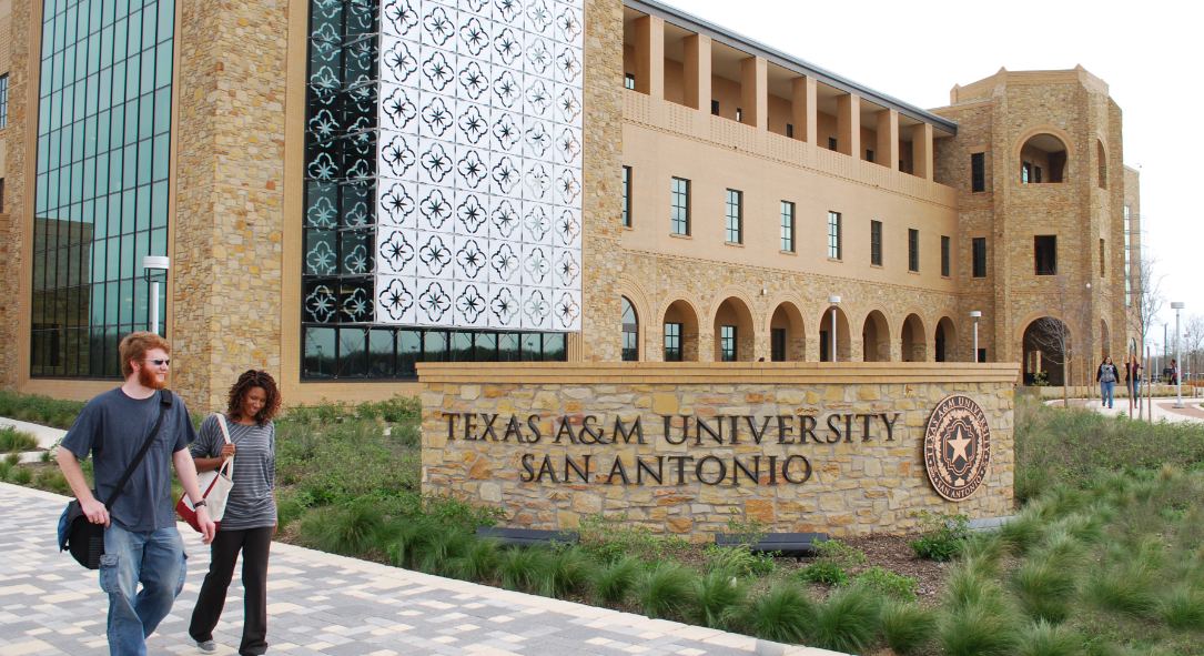 TAMUSA Students