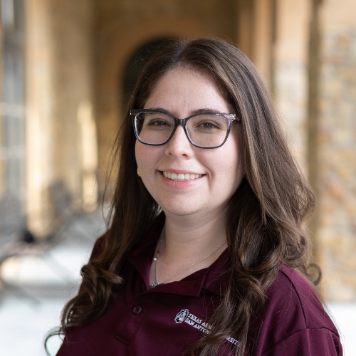 Elizabeth Alanis Professional Photo