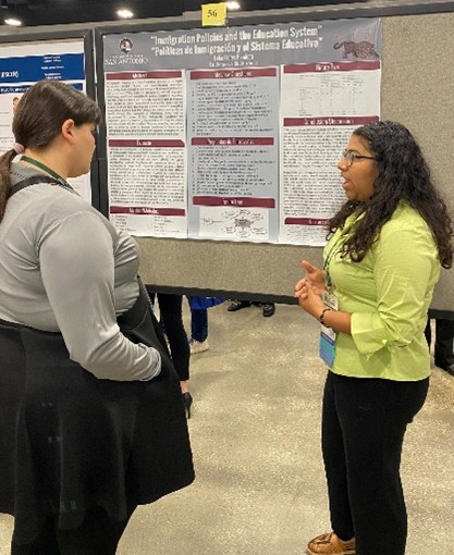 Lidia Flores Bandera presenting