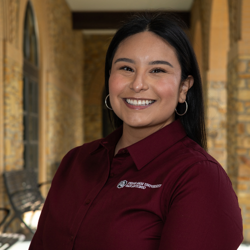 Sarah Ledesma Headshot
