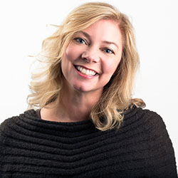 Lynn Knieriem Headshot