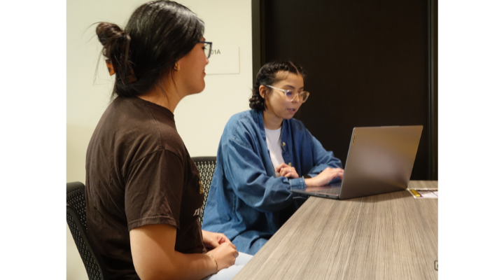 Mentor and student having a 1 on 1 conversation