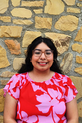 Elissa Headshot - Full time 